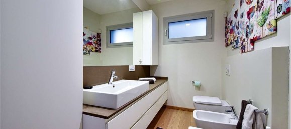 Apartamento de 4 divisões em Capiago Intimiano, Italy N.º 186086 87