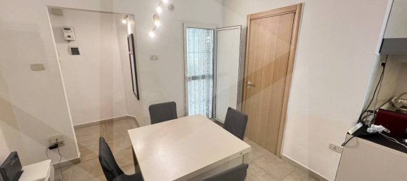 2-salle Appartement à Molfetta, Italy No. 28698 4