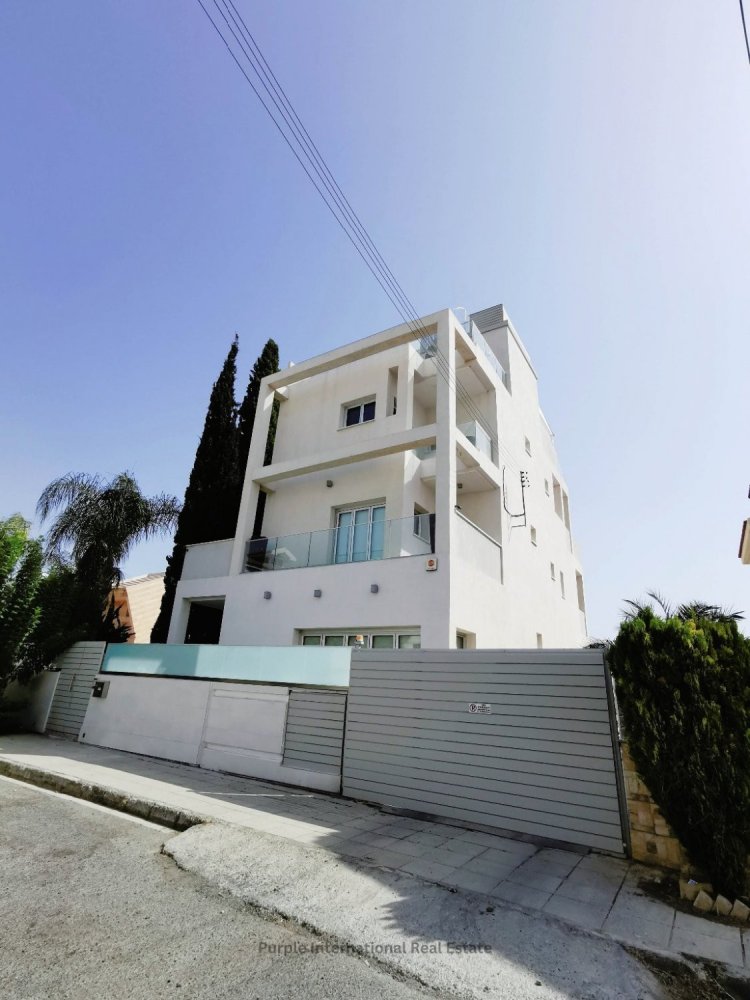 6 bedrooms Villa in Agios Athanasios, Cyprus No. 21862