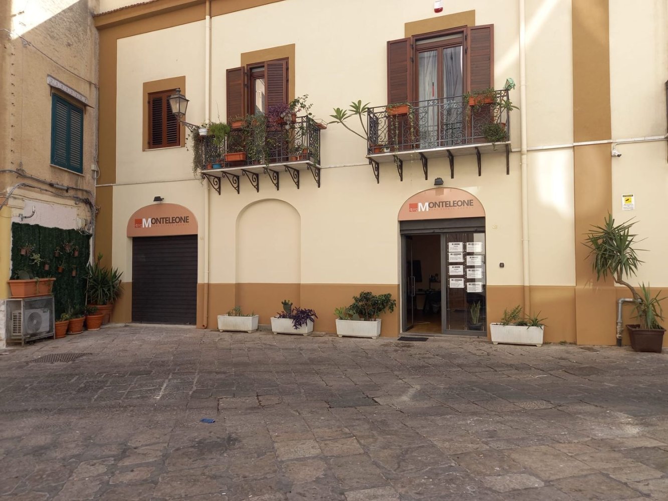 Imóvel comercial em Palermo, Italy 90 m² N.º 71499