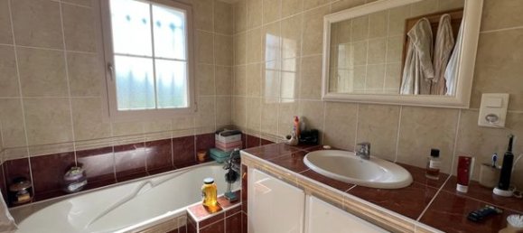 4 bedrooms House in Yonne, France No. 309518 5