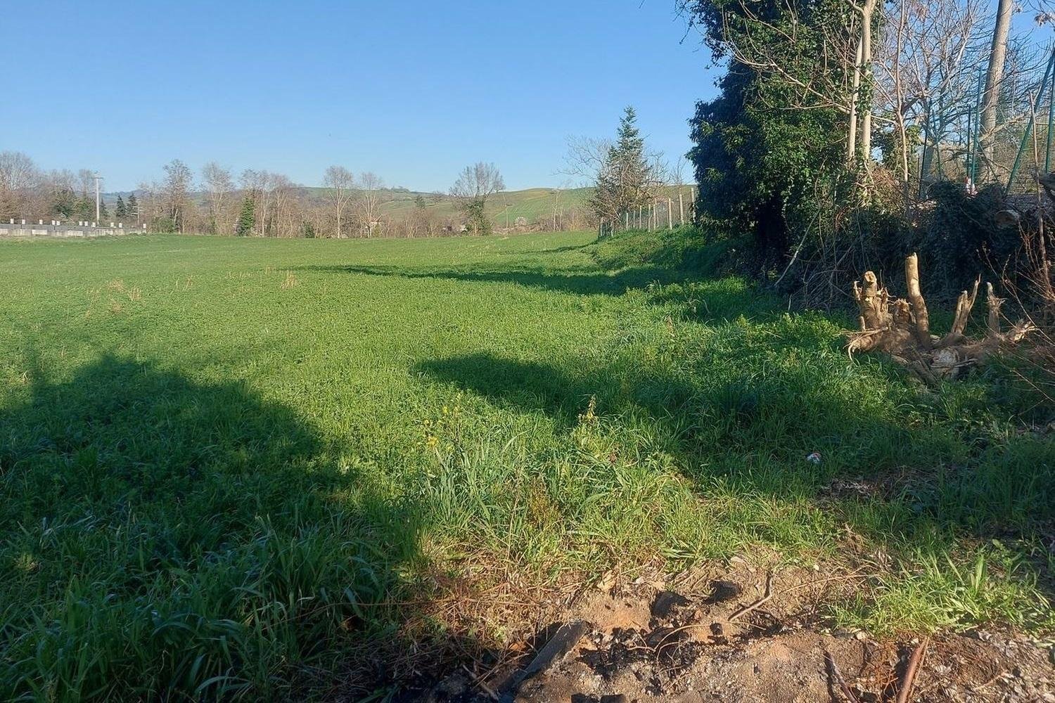 Земельный участок с 1 комнатой в Меркато Сарачено, Италия № 133574