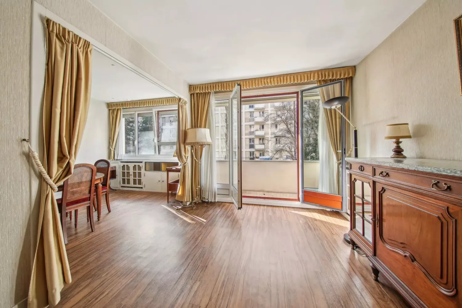 2 bedrooms Apartment in Paris, France No. 335213