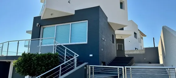 5 bedrooms Villa in Agios Athanasios, Cyprus No. 679 3