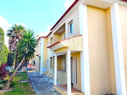 3 bedrooms House in Cascais, Portugal No. 179203