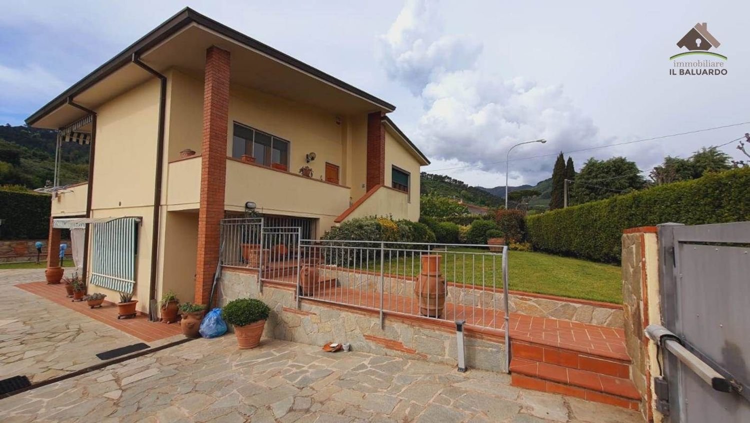 Villa de 8 habitaciónes en Capannori, Italy No. 48384