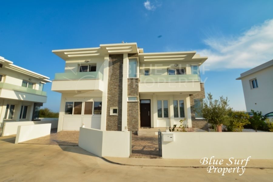 4 غرف نوم فيلا في Paralimni, Cyprus رقم 9232