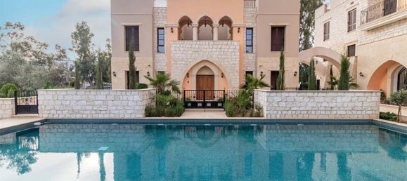 3 bedrooms Apartment in Limassol, Cyprus No. 1561 3