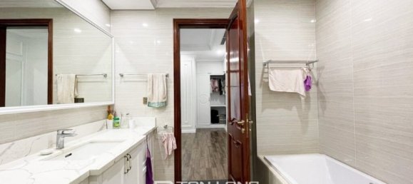 4 bedrooms Villa in Long Bien, Vietnam No. 700 10