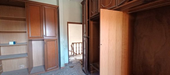 4 rooms House in Capraia e Limite, Italy No. 93047 14