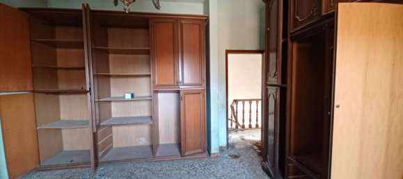 4 rooms House in Capraia e Limite, Italy No. 93047 22