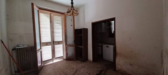 4 rooms House in Capraia e Limite, Italy No. 93047 17