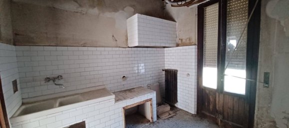 4 rooms House in Capraia e Limite, Italy No. 93047 21