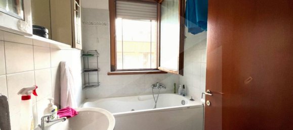 3-salle Appartement à Rome, Italy No. 22170 12