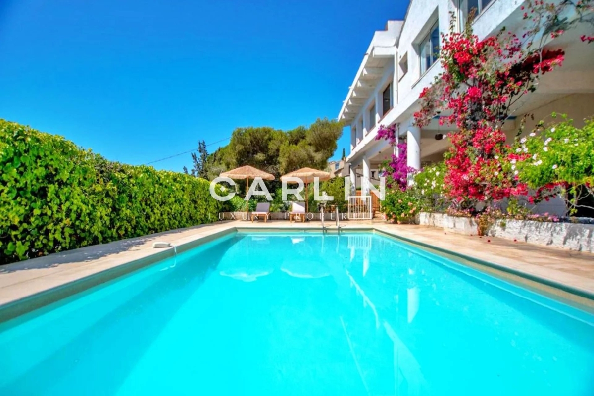 12 rooms Castles in Roquebrune-sur-Argens, France No. 344167