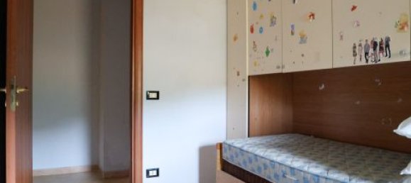 Apartamento de 3 dormitorios en San Floro, Italy No. 140492 11