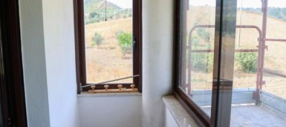 Apartamento de 3 dormitorios en San Floro, Italy No. 140492 17