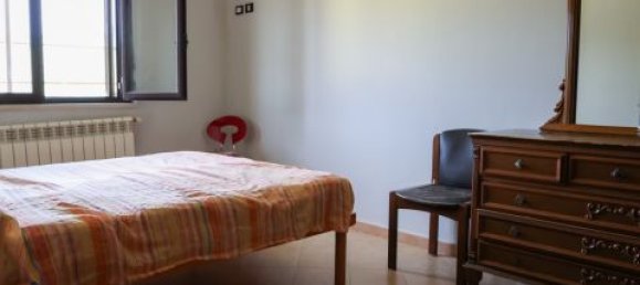 Apartamento de 3 dormitorios en San Floro, Italy No. 140492 8