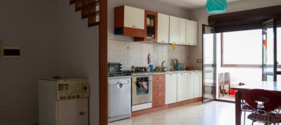 Apartamento de 3 dormitorios en San Floro, Italy No. 140492 2