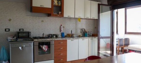 Apartamento de 3 dormitorios en San Floro, Italy No. 140492 5