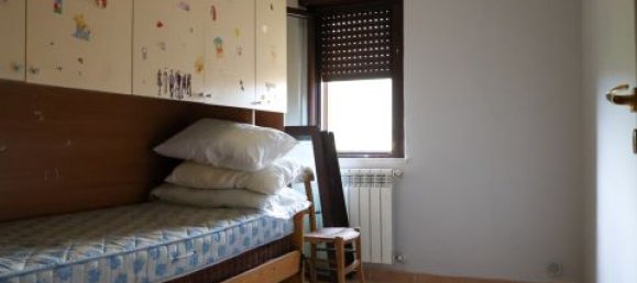Apartamento de 3 dormitorios en San Floro, Italy No. 140492 12