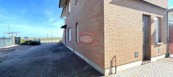 3 Schlafzimmer Villa in Cervia, Italy, Nr. 351905 17