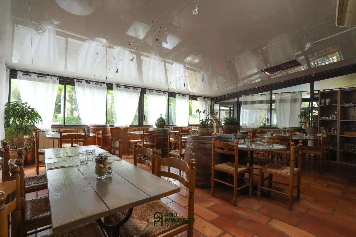 13 rooms Commercial property in Uzes, France No. 350059