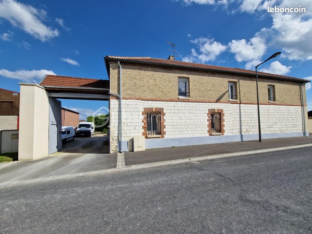 4 chambres Maison à Thibie, France No. 64385