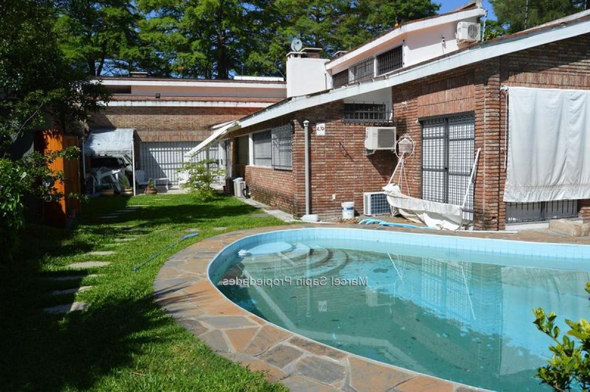 3 bedrooms House in Montevideo, Uruguay No. 6886