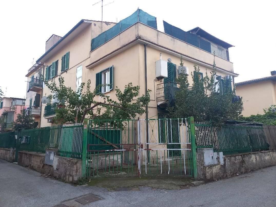 2 rooms Apartment in Rome, Italy No. 38528