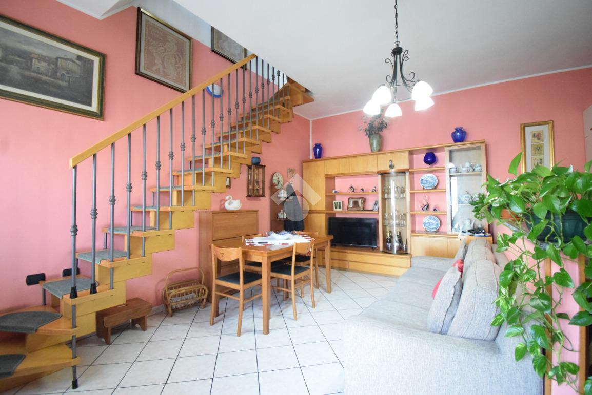 Apartamento de 2 divisões em Brugherio, Italy N.º 238155