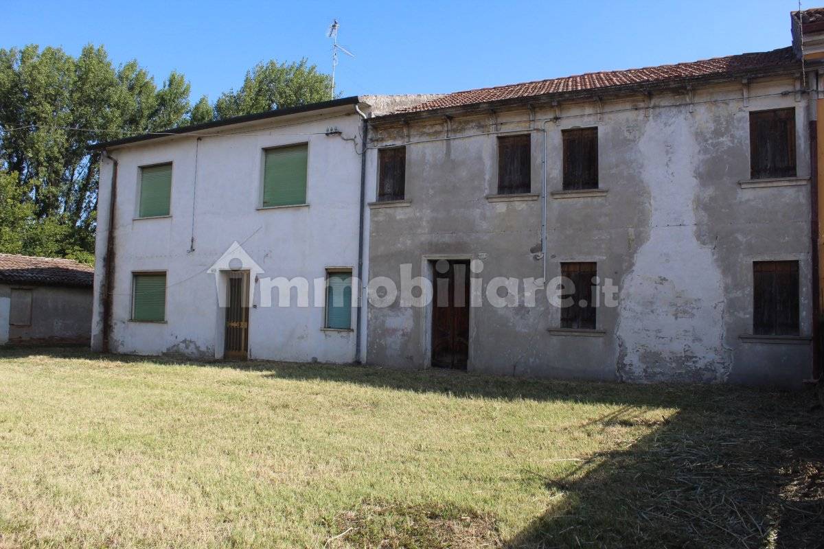 4 bedrooms House in Fiesso Umbertiano, Italy No. 351104