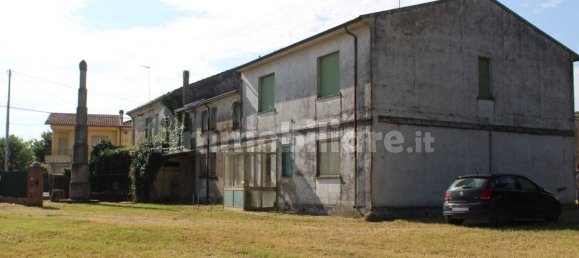 4 bedrooms House in Fiesso Umbertiano, Italy No. 351104 3