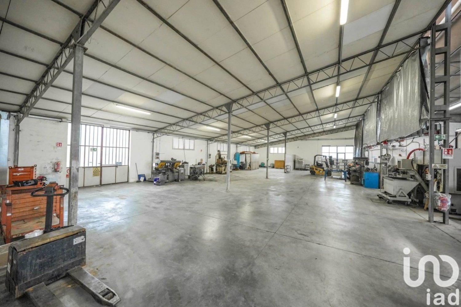 2 rooms Warehouse in Ferrara, Italy No. 229854