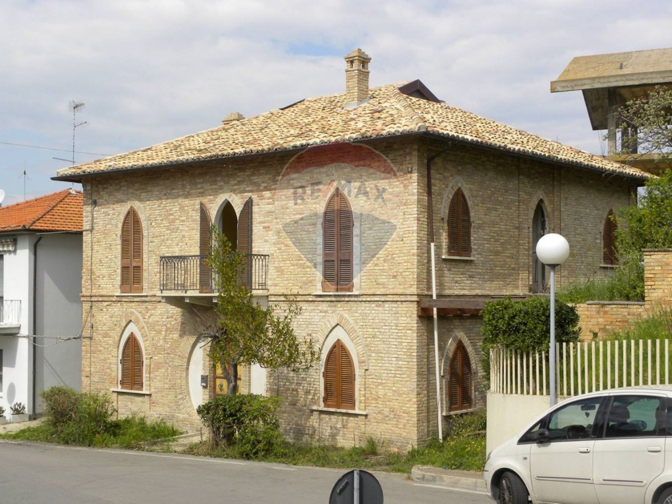10 rooms House in Montesilvano, Italy No. 109054