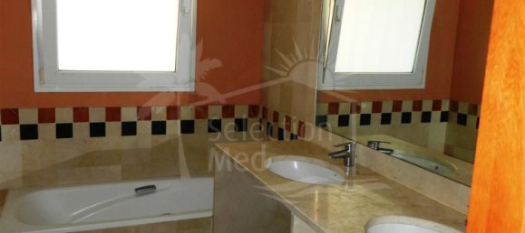 Villa de 4 dormitorios en Cádiz, Spain No. 26629 2