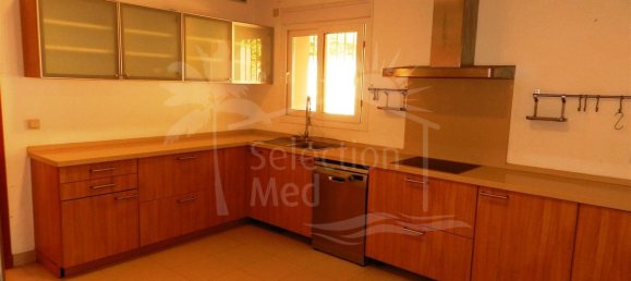 Villa de 4 dormitorios en Cádiz, Spain No. 26629 18