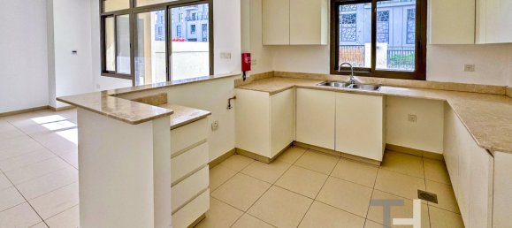 3 bedrooms Townhouse in Town Square, UAE No. 28631 2