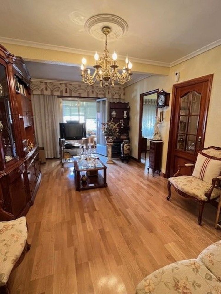 3 bedrooms Apartment in Valladolid, Spain No. 195042