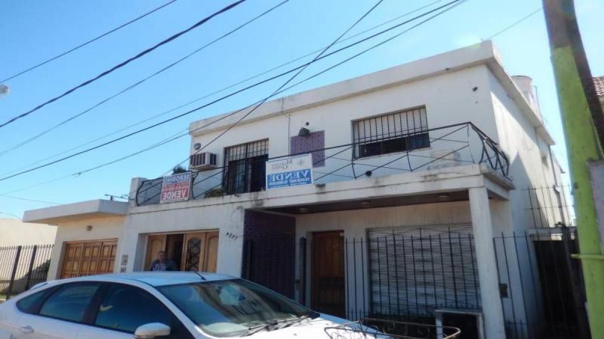 4 bedrooms House in Quilmes, Argentina No. 63417