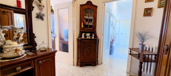 Квартира с 4 комнатами в Таранто, Италия № 139155 4