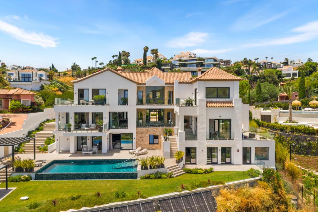 6 bedrooms Villa in Malaga, Spain No. 217847