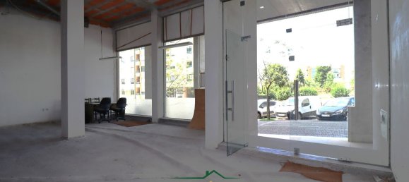 239m² Commercial property in Sao Joao da Madeira, Portugal No. 95555 7