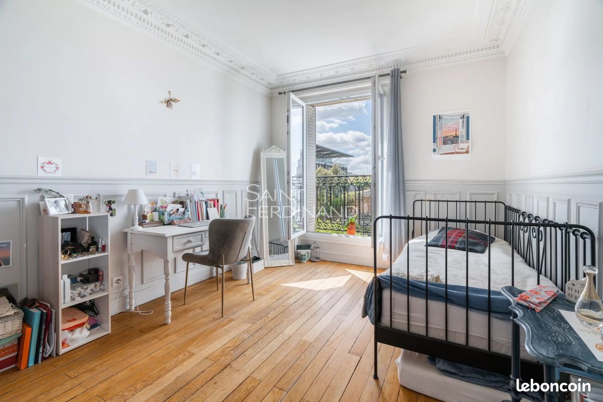 2 bedrooms Apartment in Paris, France No. 332702