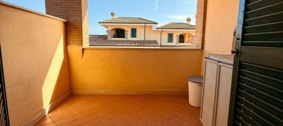 Дом с 3 комнатами в Ардеа, Италия № 9600 3