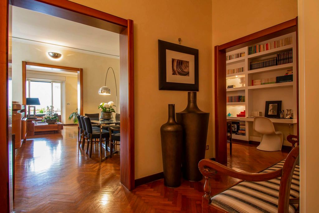 3 bedrooms Apartment in Florence, Italy No. 193284