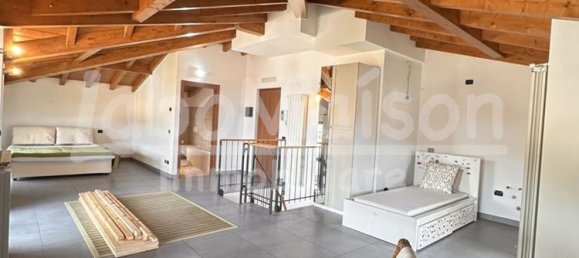 Apartamento de 4 dormitorios en Gavirate, Italy No. 361315 37