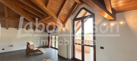 Apartamento de 4 dormitorios en Gavirate, Italy No. 361315 44