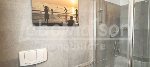 Apartamento de 4 dormitorios en Gavirate, Italy No. 361315 9