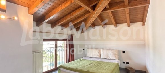 Apartamento de 4 dormitorios en Gavirate, Italy No. 361315 42